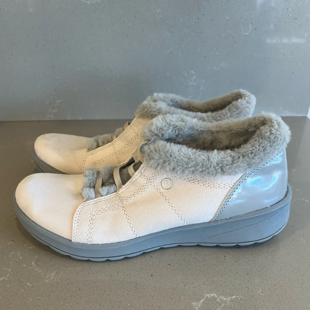 BZees Women's Golden Ankle Boot Shoes Almond Microfiber Size 9.5 - Picture 2 of 12